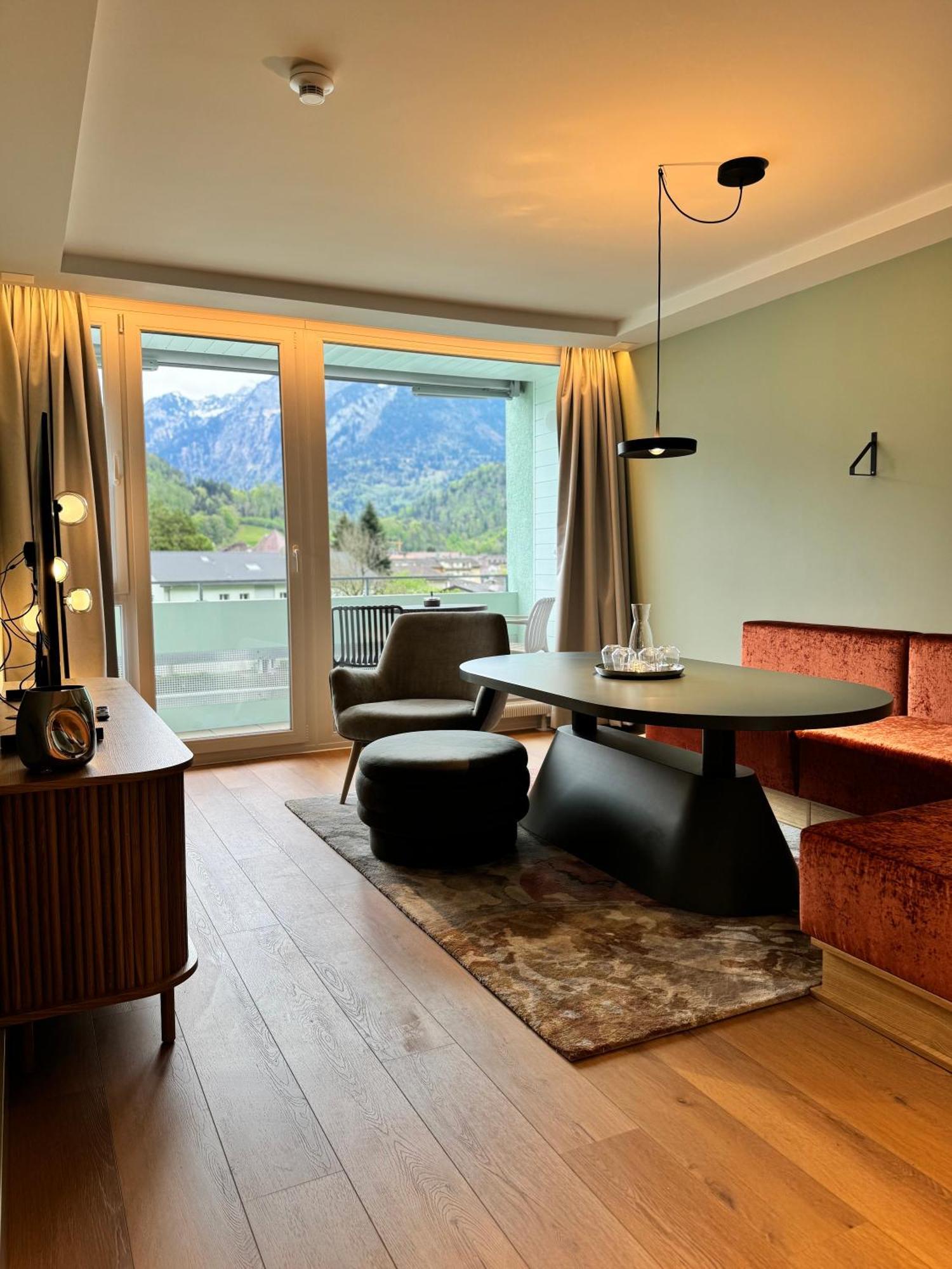 Hotel Hop & 4*
